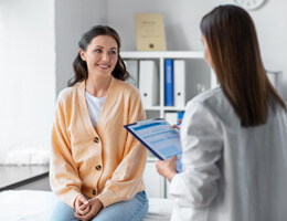 a patient chatting with her sleep dentist