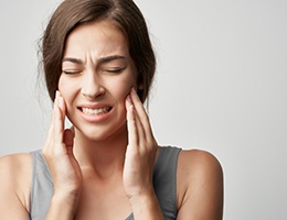 woman with jaw pain